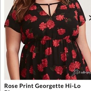 🆕Torrid Rose print hi-Lo blouse